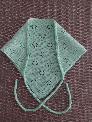 Handgestricktes dreieckstuch - handgestricktes, dreieckstuch-